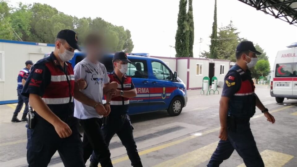 Denizli'de hakkında 19 yıl 6 ay hapis cezası bulunan hükümlü saklandığı evde yakalandı