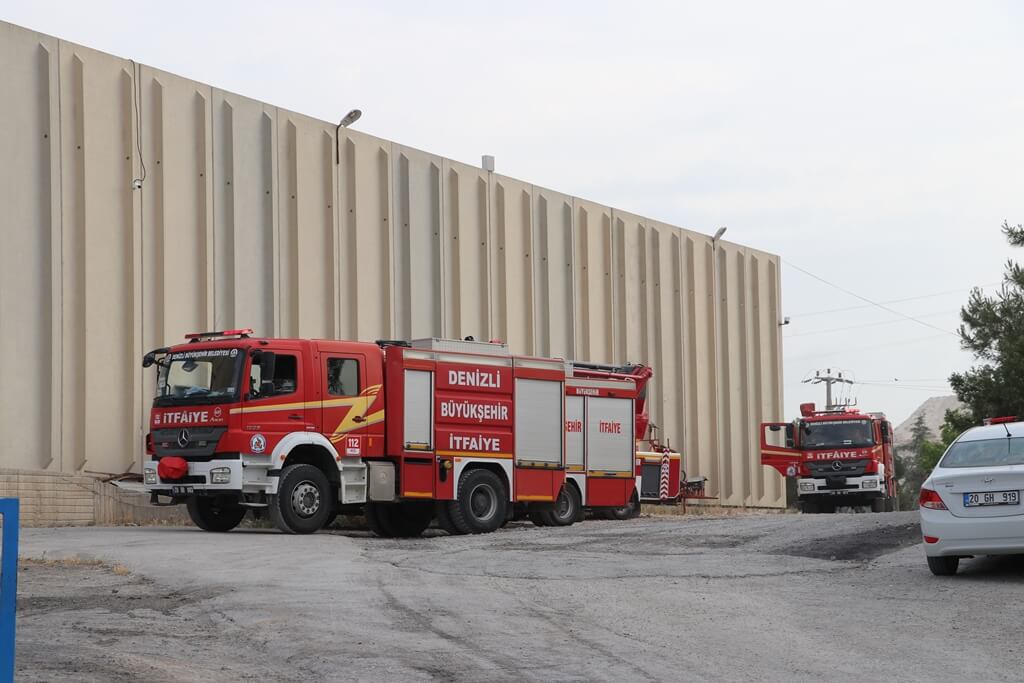 Denizli'de iplik fabrikasında yangın çıktı