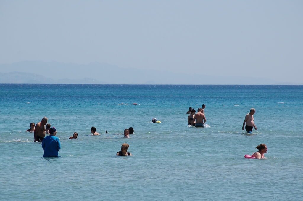 Didim Altınkum Plajı'nda kısıtlamasız ilk cumartesi gününde yoğunluk yaşandı