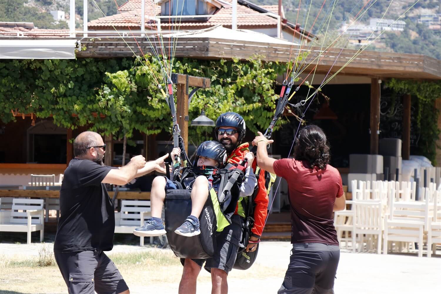 Engelli çocukların yamaç paraşütü hayali Fethiye'de gerçek oldu