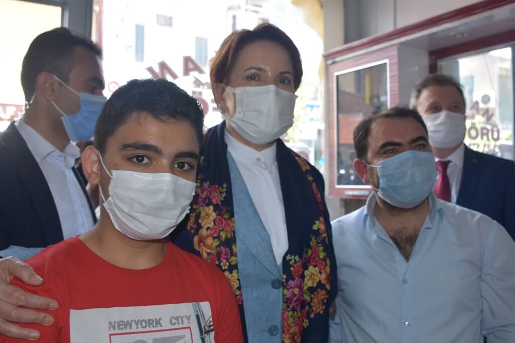 İYİ Parti Genel Başkanı Akşener, Afyonkarahisar'da esnafı ziyaret etti: