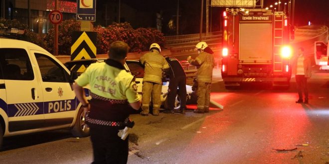 İzmir Bornova'da trafik kazası : 3 yaralı