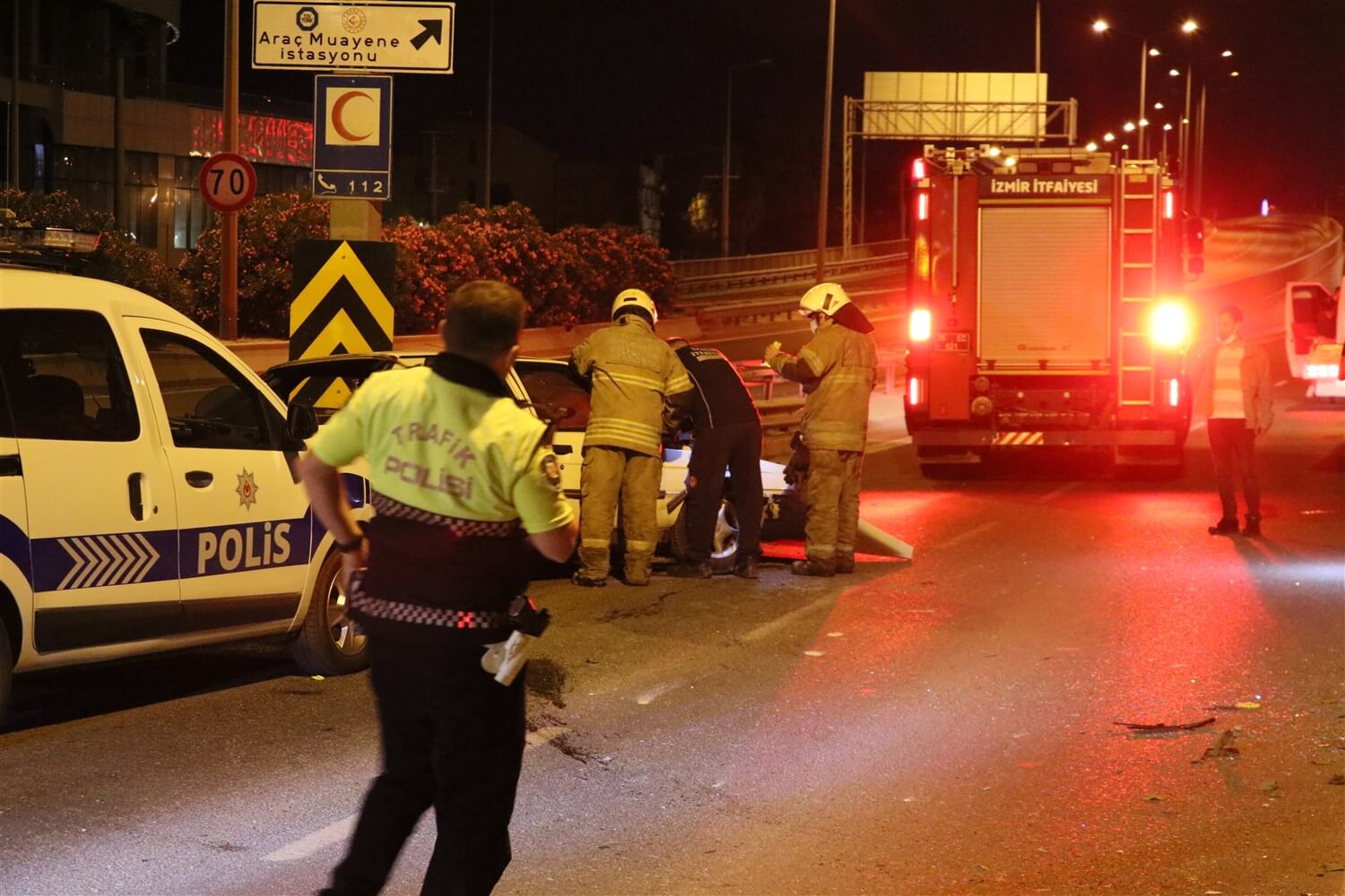 İzmir Bornova'da trafik kazası : 3 yaralı