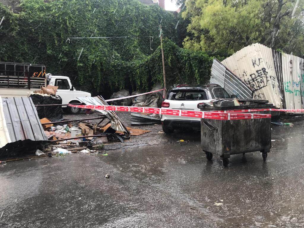 İzmir Konak'ta otomobilde silahlı saldırıya uğrayan sürücü yaralandı