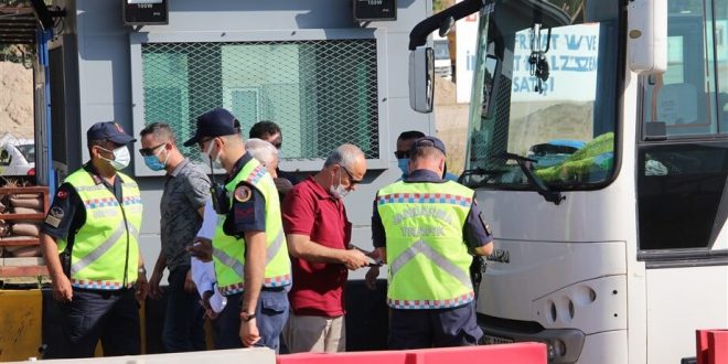 İzmir Menemen ilçesinde servis araçları denetlendi