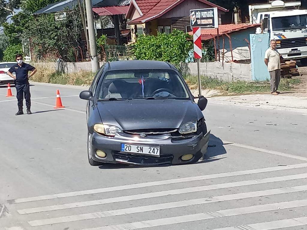 İzmir Ödemiş'te iki otomobil çarpıştı: 1 yaralı