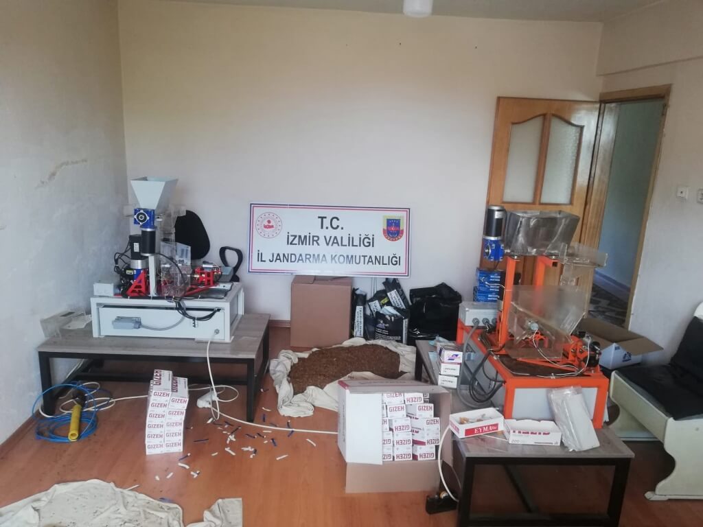 İzmir Torbalı'da operasyonda 30 bin 320 makaron ele geçirildi