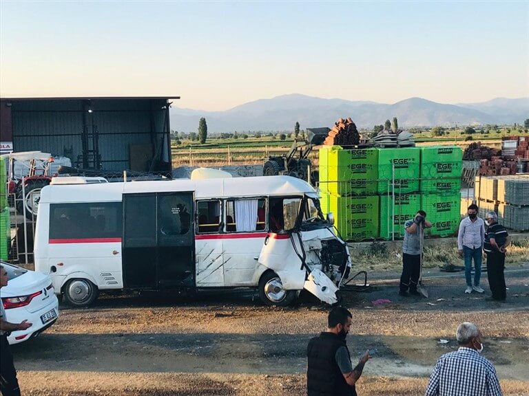 İzmir'in Tire ilçesinde trafik kazasında 6 yaralı