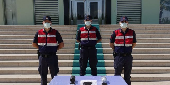 Kaçak kazıda bulduğunu söylediği buğdayları İzmir'de satmaya çalışan şüpheli yakalandı