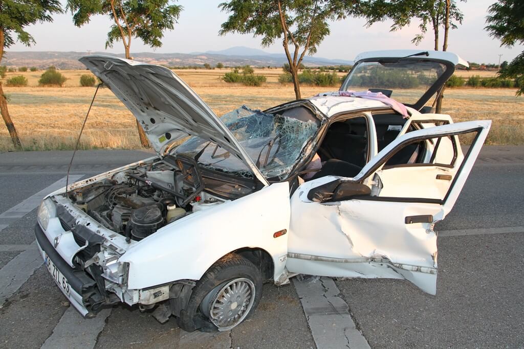 Manisa'da trafik kazasında biri çocuk 3 kişi yaralandı