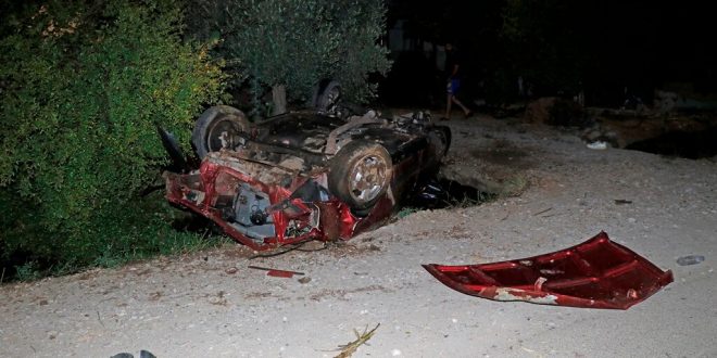 Muğla Fethiye'de takla atan otomobilden fırlayan sürücü yaralandı