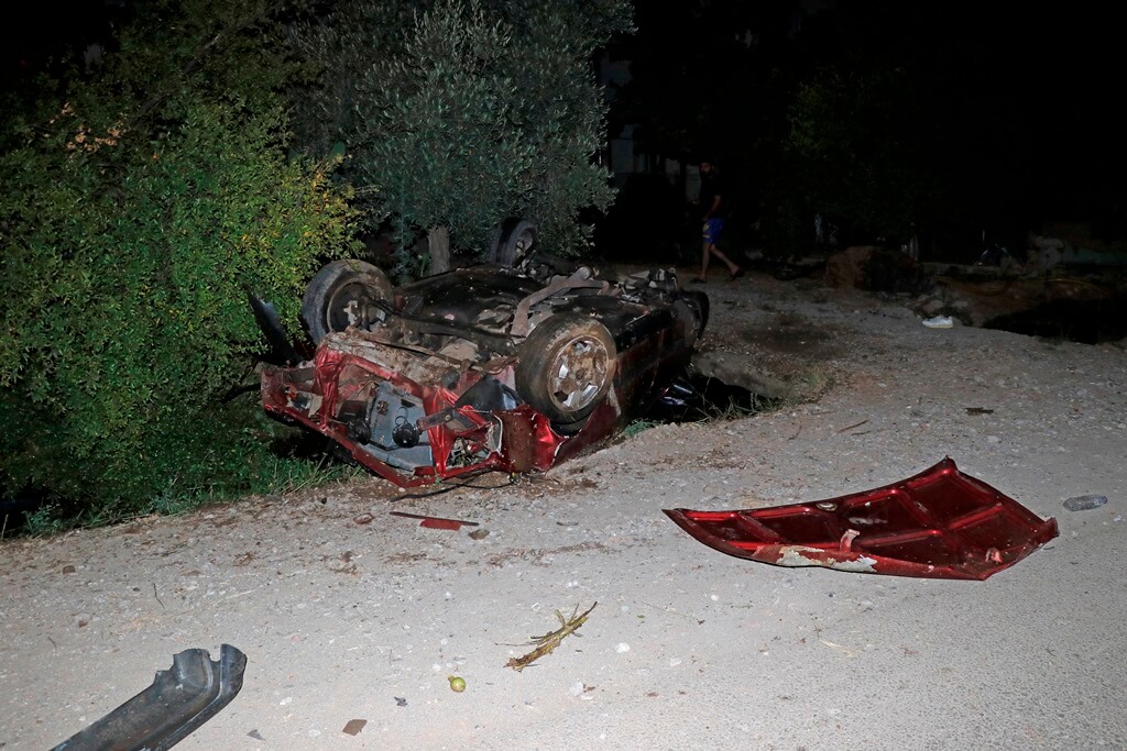 Muğla Fethiye'de takla atan otomobilden fırlayan sürücü yaralandı