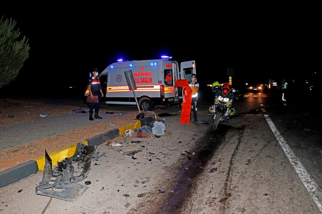 Muğla'da iki otomobil çarpıştı: 3 ölü, 5 yaralı