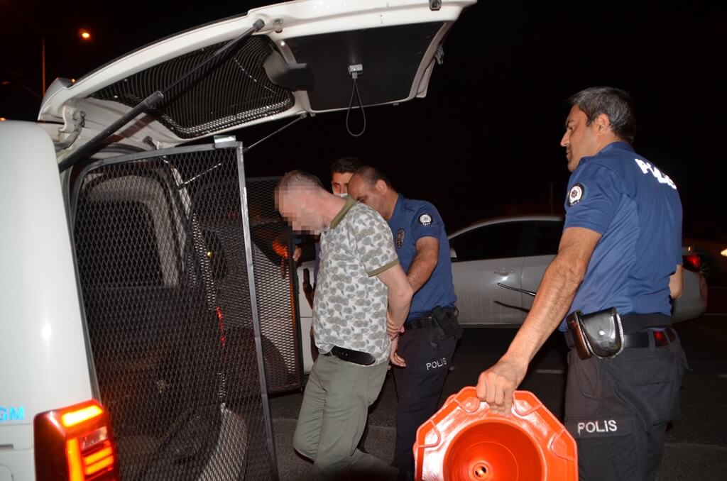 Muğla'da polis memurunu şehit eden şüphelilerle bağlantılı oldukları iddiasıyla 2 kişi Aydın'da yakalandı