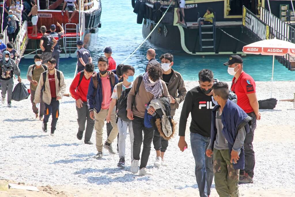 Muğla'nın Fethiye ilçesinde 97 düzensiz göçmen yakalandı