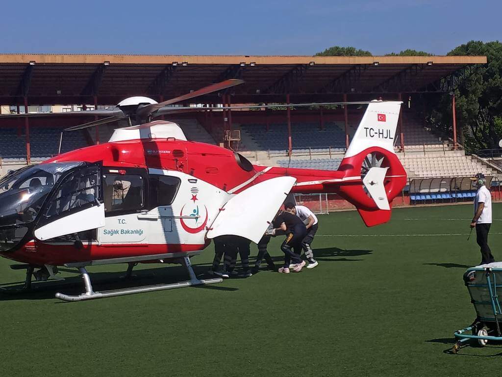 Ödemiş ilçesinde ayağı Tarım aletine sıkışan işçi için hava ambulansı havalandı