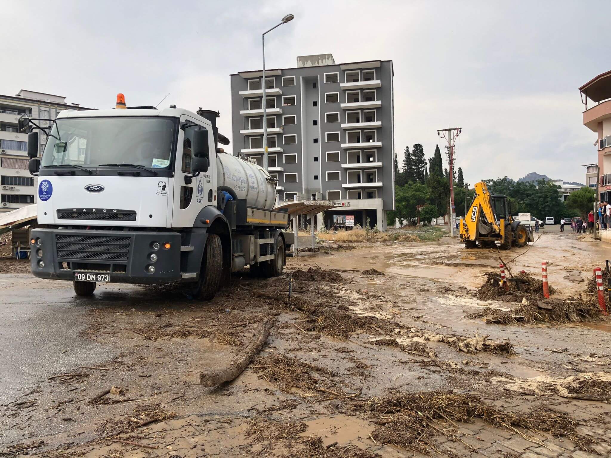 Sağanak yağış Nazilli'de hayatı olumsuz etkiledi