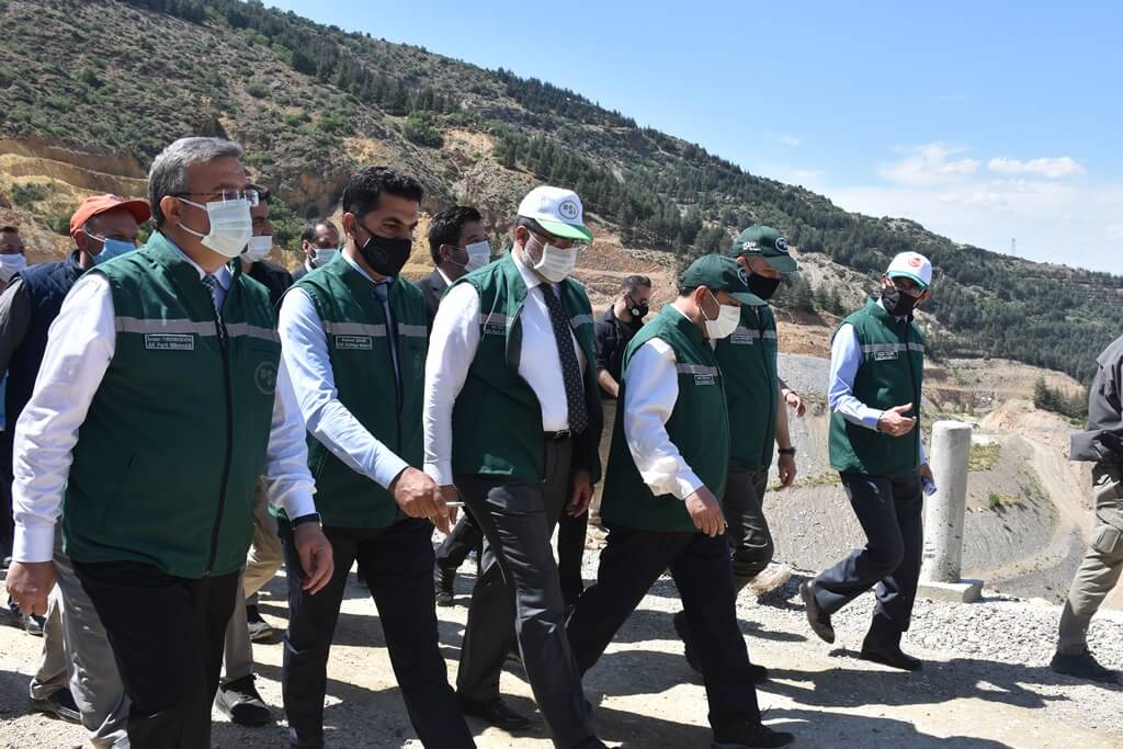 Tarım ve Orman Bakanı Pakdemirli, yapımı tamamlanan Çay Barajı'nda incelemelerde bulundu: