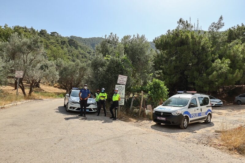 İzmir'de polis ekipleri orman yangınlarına karşı denetimlerini sürdürüyor