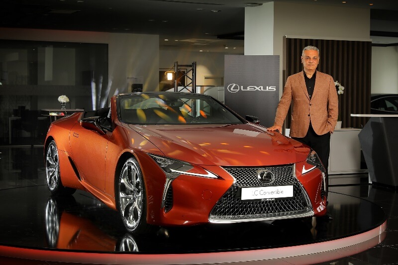 Lexus, üstü açılan otomobili "Lexus LC 500 Convertible"ı Türkiye'de satışa sundu