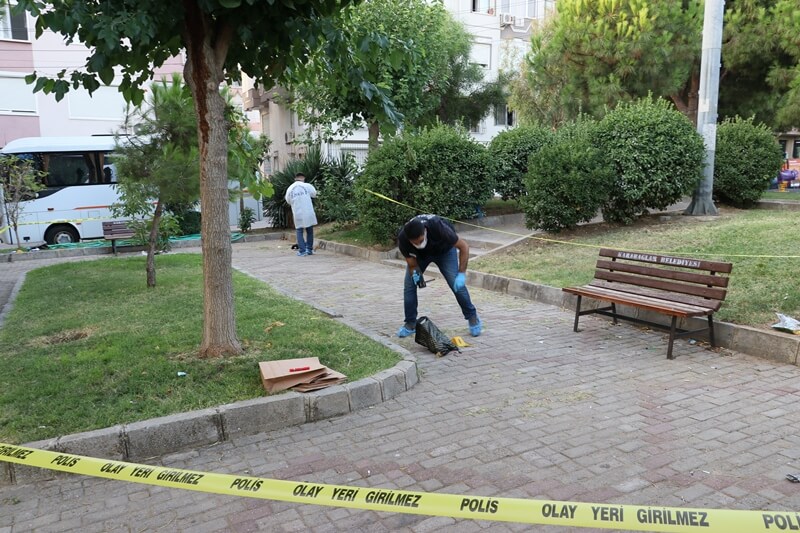 Karabağlar ilçesinde çıkan bıçaklı kavga: 1 ölü 3 yaralı