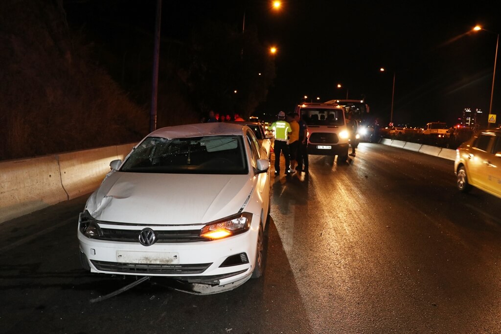 İzmir Bayraklı'da meydana gelen zincirleme kazada 11 kişi yaralandı