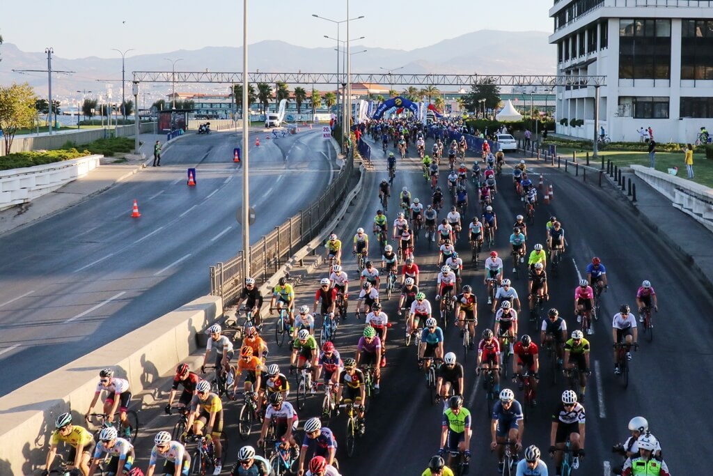 Turkcell GranFondo İzmir Yol Bisiklet Yarışı başladı