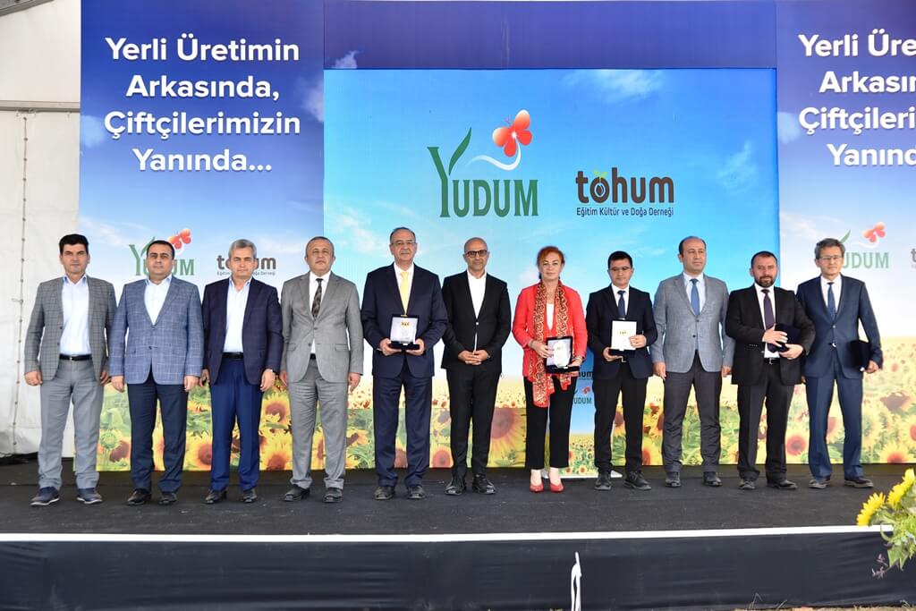 YEREL AYÇİÇEĞİ TOHUMU GELİŞTİRİLMESİNDE DÖNÜM NOKTASI OLAN PROJEDE İLK HASAT YAPILDI