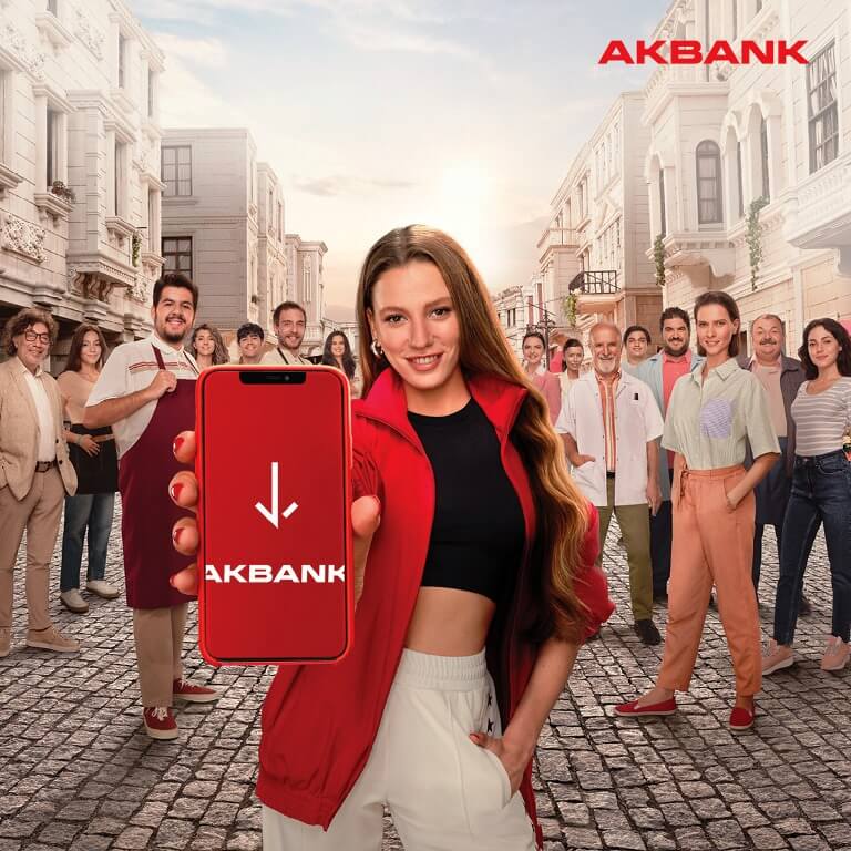 Akbank, Serenay Sarıkaya ile herkesi Akbanklı olmaya çağırıyor