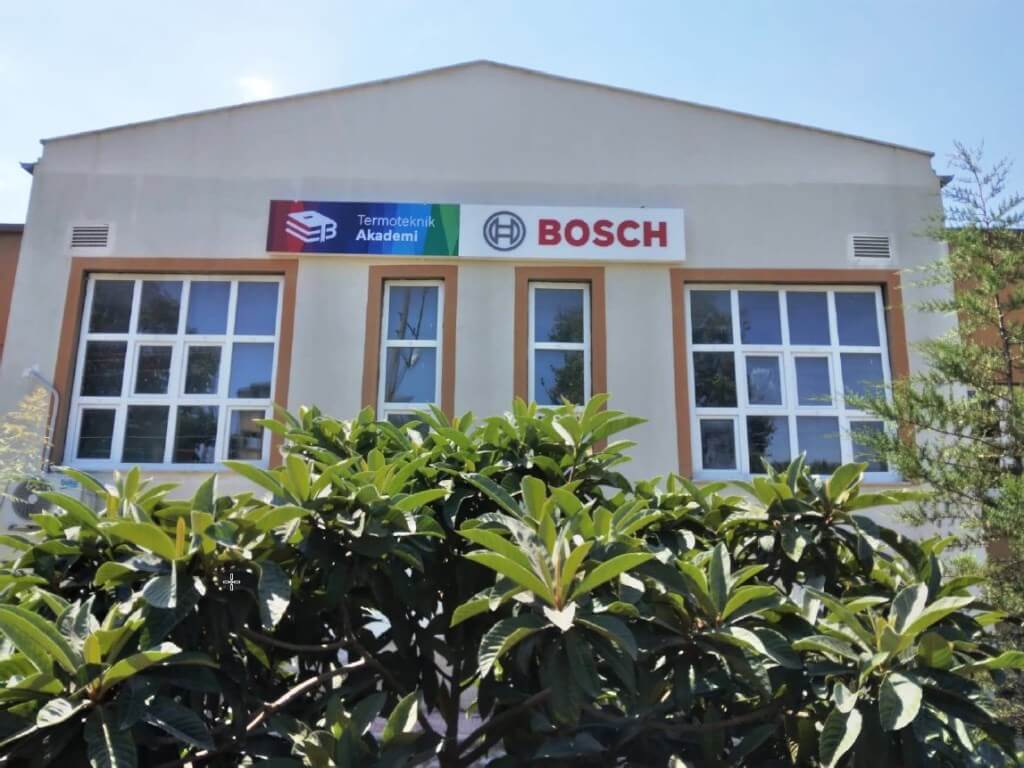 Bosch Termoteknik Akademi Mesleki Teknik Anadolu Liselerinde atölye eğitimine desteği devam ediyor