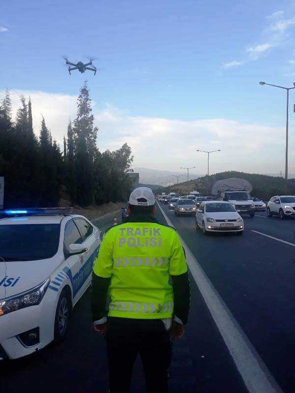 İzmir'de drone ile trafik denetiminde 65 sürücüye ceza kesildi