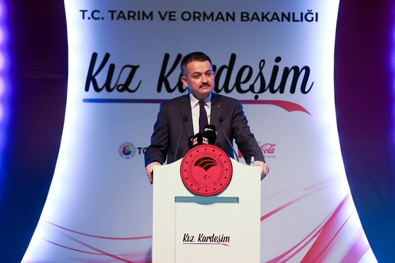 Tarım ve Orman Bakanı Pakdemirli, İzmir'de kadın girişimcilerle bir araya geldi: