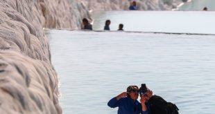 Sonbaharın cazibe merkezi Pamukkale turistleri cezbediyor