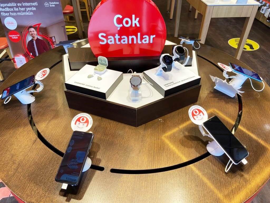 VODAFONE SATIŞ NOKTALARI DİJİTAL HİZMET MERKEZLERİNE DÖNÜŞÜYOR