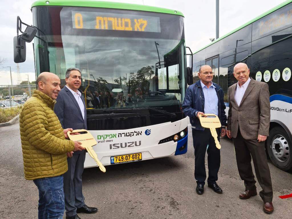 Anadolu Isuzu’dan İsrail pazarına 48 adet otobüs ve midibüs teslimatı